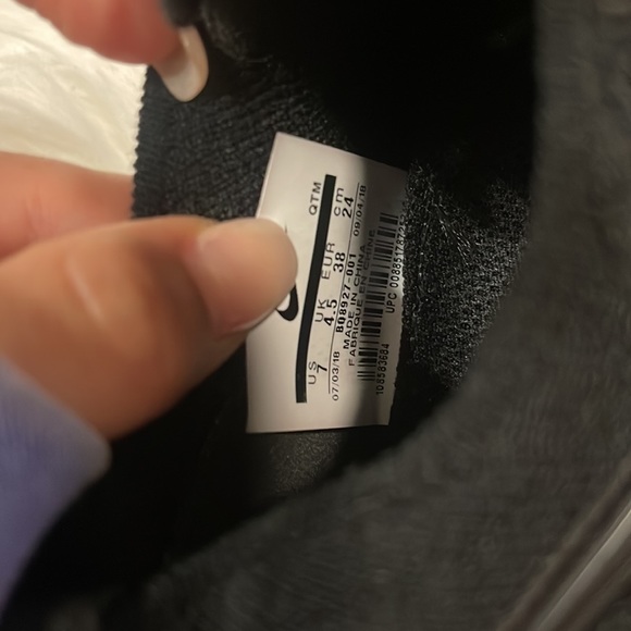 Nikes - Picture 4 of 4